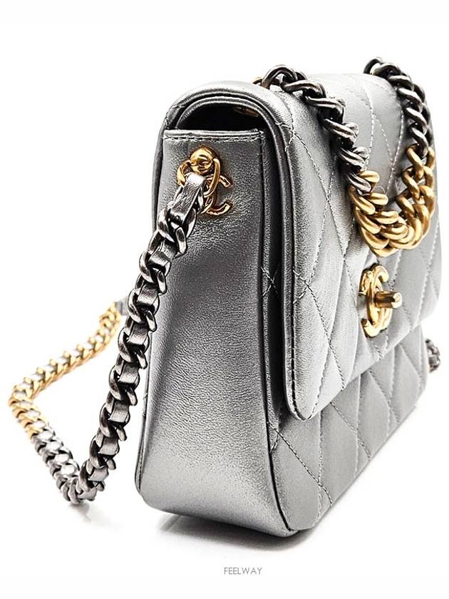 metal chain flap bag - CHANEL - BALAAN 3