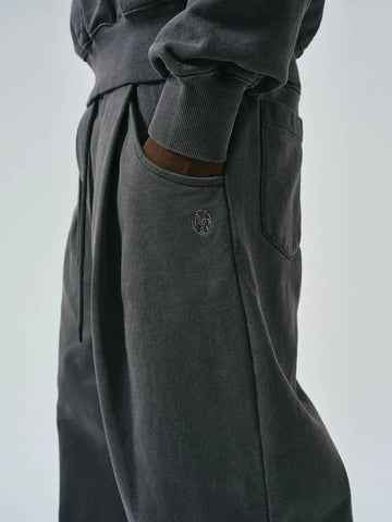 One Tuck Sweat Wide Pants Charcoal - NOIRER - BALAAN 1