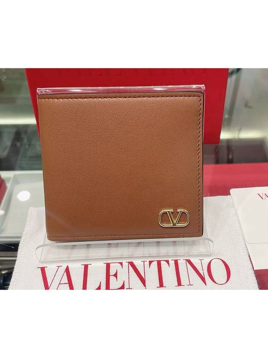 V Logo Signature Calfskin Half Wallet Brown - VALENTINO - BALAAN 2