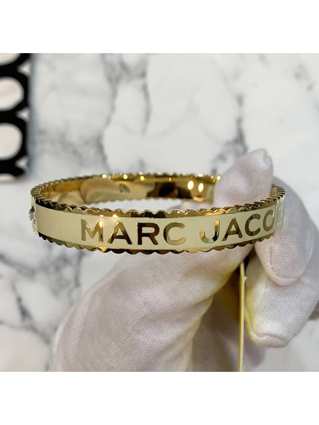 The Medallion Large Bangle Bracelet Gold - MARC JACOBS - BALAAN 7