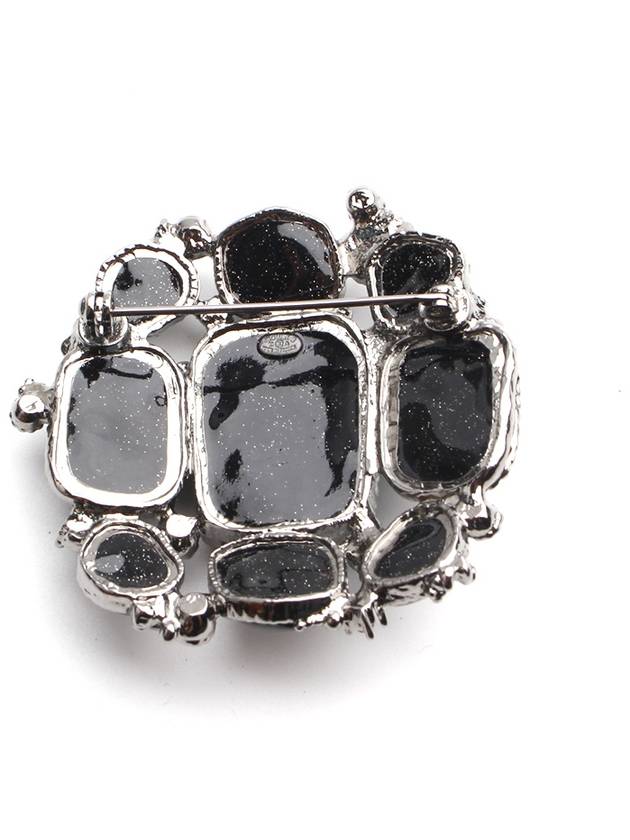 Black enamel CC brooch - CHANEL - BALAAN 3