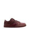 SB Dunk Premium Low Top Sneakers Burgundy Crush - NIKE - BALAAN 1