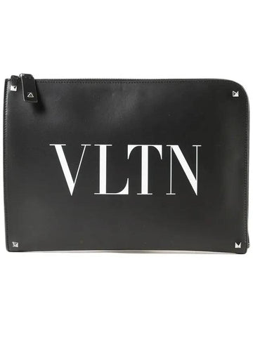 Logo Rockstud Clutch Bag Black - VALENTINO - BALAAN.