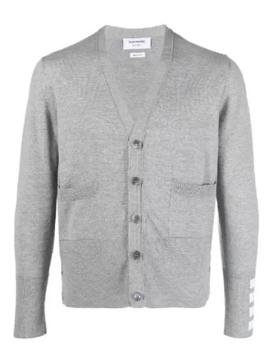 Men's Fine Merino Wool 4 Bar Cuff V-Neck Cardigan Grey - THOM BROWNE - BALAAN 2