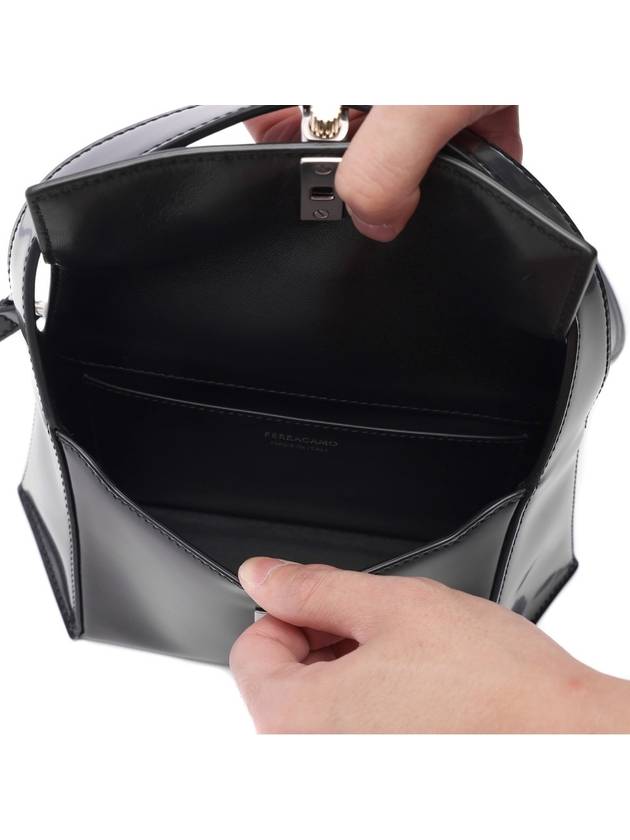 Geometric Small Shoulder Bag Black - SALVATORE FERRAGAMO - BALAAN 7