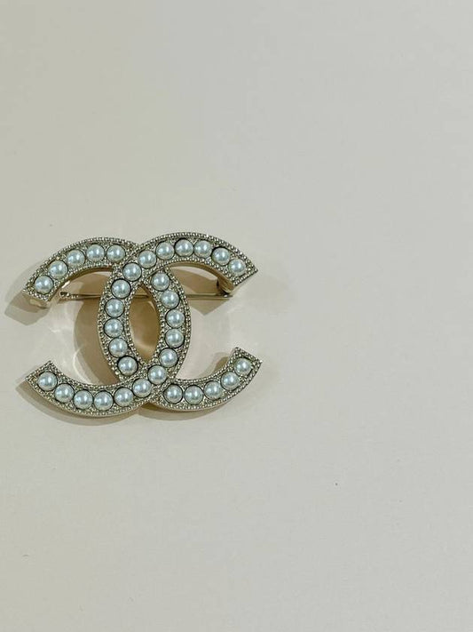 CC logo pearl brooch ABB266B - CHANEL - BALAAN 2