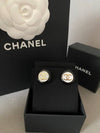 CC logo earrings twotone frame round earrings black white ABC997 - CHANEL - BALAAN 1