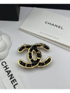 CC logo lambskin brooch gold metal black - CHANEL - BALAAN 6