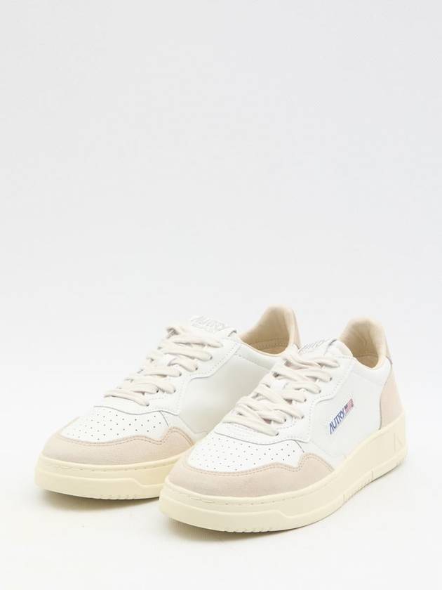 Women's Medalist Leather Low Top Sneakers White Beige - AUTRY - BALAAN 3