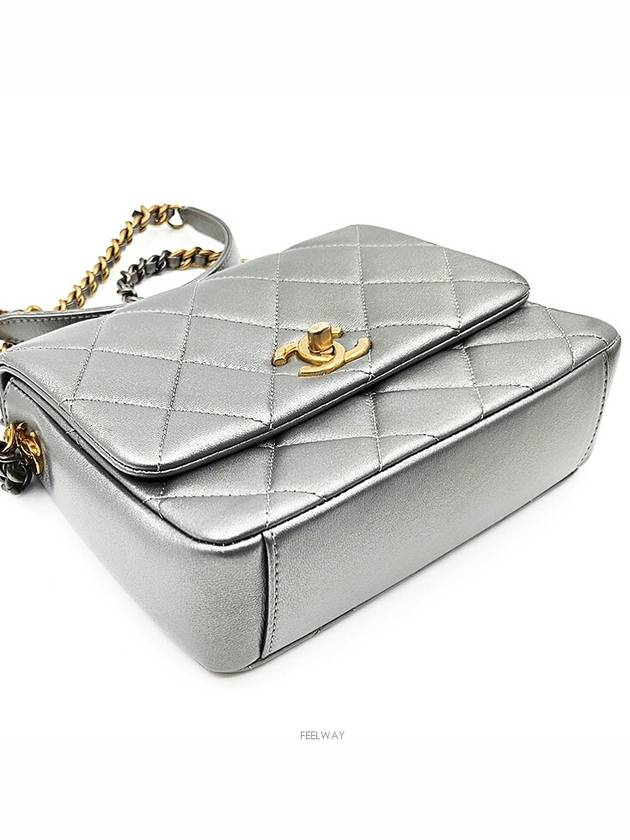 metal chain flap bag - CHANEL - BALAAN 5