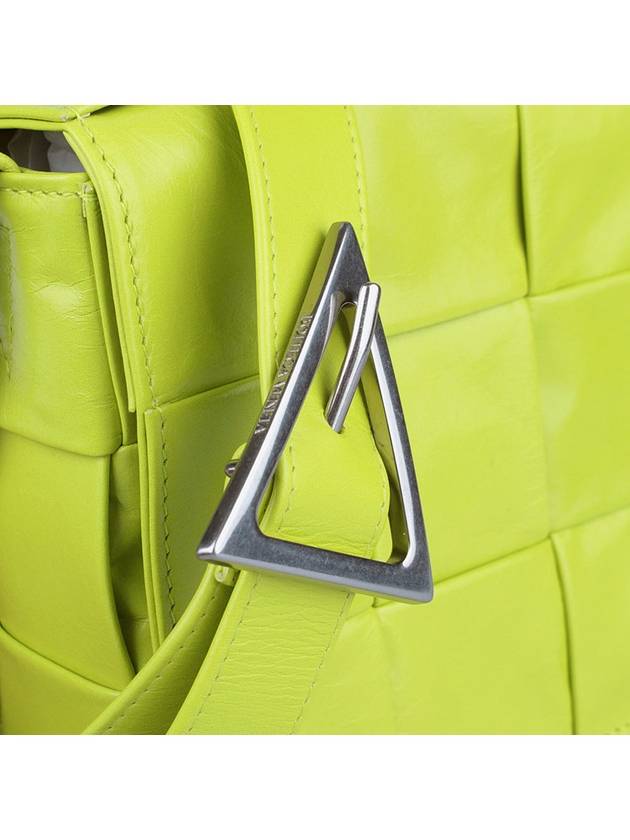 Intrecciato Triangle Buckle Cassette Cross Bag Acid Kiwi - BOTTEGA VENETA - BALAAN 8