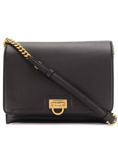 Gancini Trifolio Flap Leather Shoulder Bag Black - SALVATORE FERRAGAMO - BALAAN 1