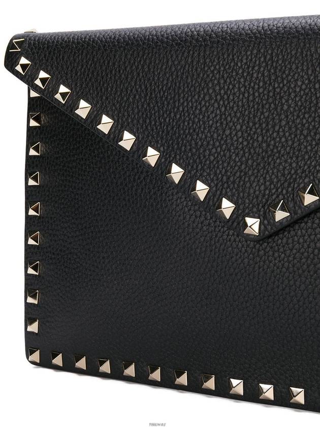 Rockstud Envelope Pouch Clutch Bag Black - VALENTINO - BALAAN 5