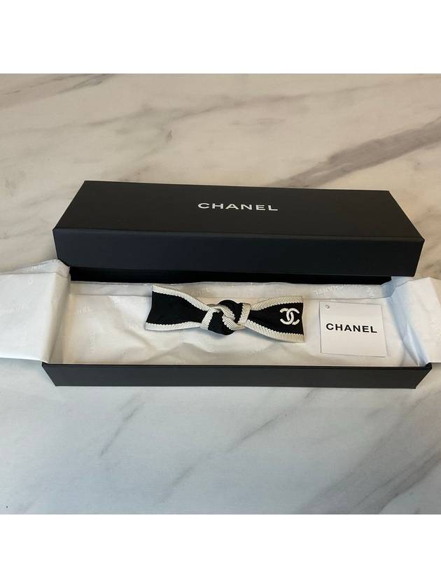 Women s Silk Jagard Ribbon Hairpin Black Ecru AA9921 B16068 NW147 - CHANEL - BALAAN 2