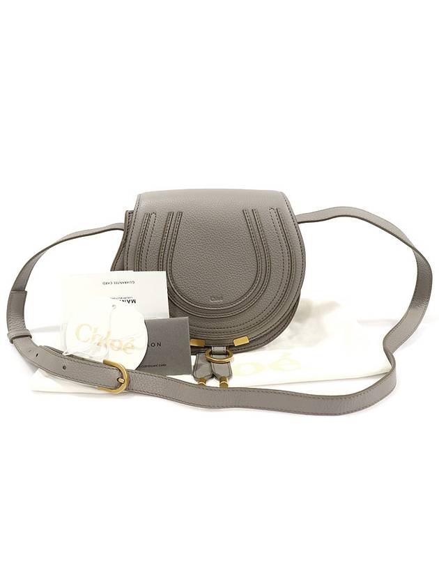 CHC21AS680F01053 Cashmere Gray Grain Calfskin Gold plated Marci Saddle Small Cross Bag - CHLOE - BALAAN 2