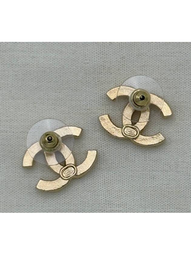 CC logo stud earrings gold - CHANEL - BALAAN 7