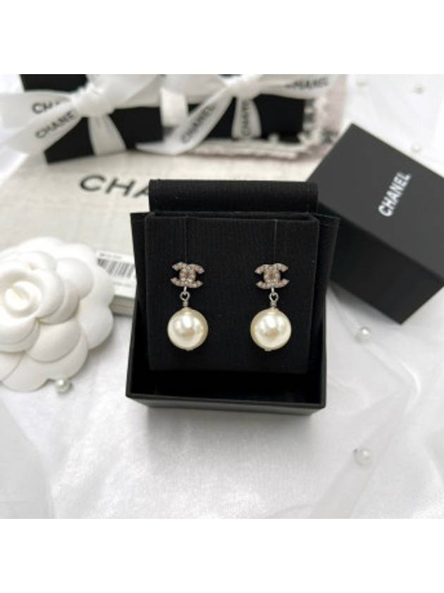 Metal Glass Strass Pearly White Earrings Silver - CHANEL - BALAAN 2