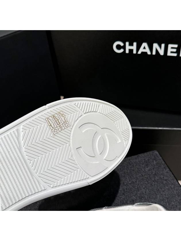 Women's Sneakers Silver Force CC Logo - CHANEL - BALAAN 9