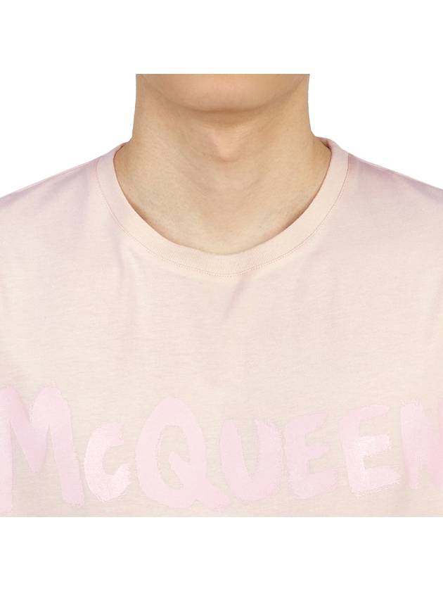 Men's Graffiti Logo Short Sleeve T-Shirt Pink - ALEXANDER MCQUEEN - BALAAN 7