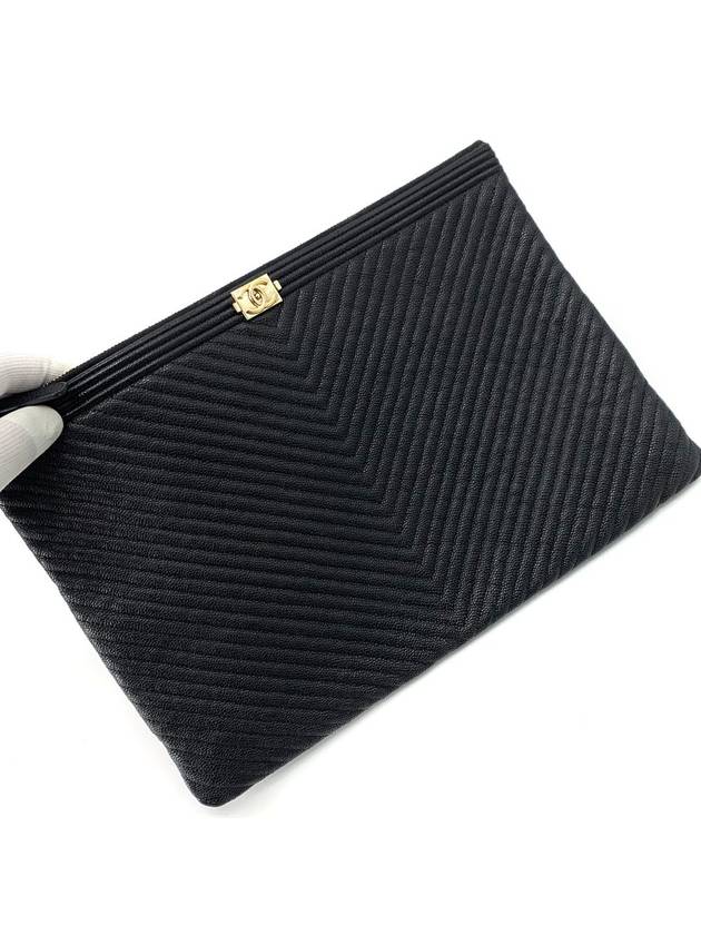 Caviar Chevron Boy Clutch Large - CHANEL - BALAAN 9