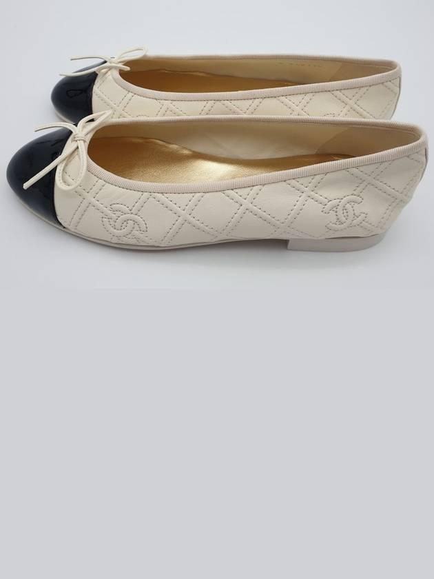 Lambskin Patent Calfskin Ballerina Flats Ivory Black - CHANEL - BALAAN 3