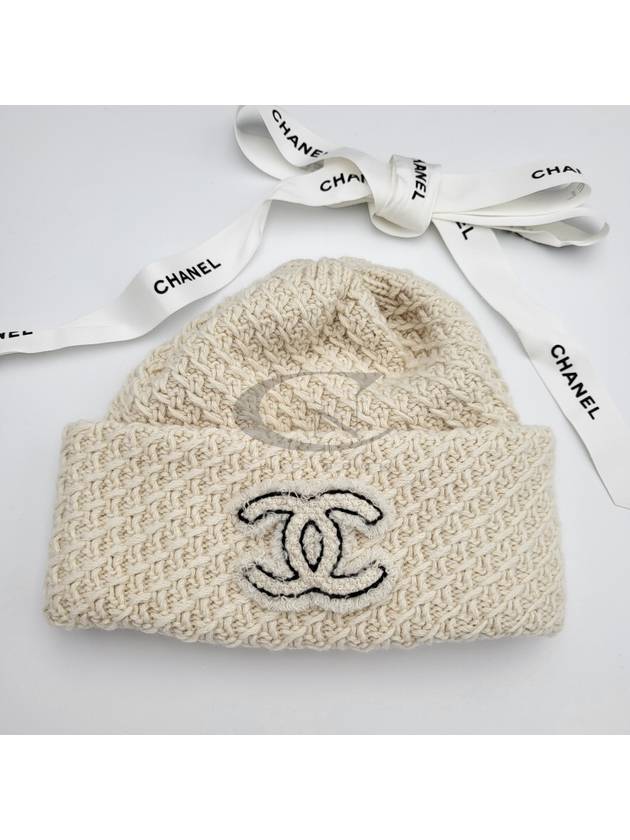 Women s CC Logo Cashmere Beanie White Ivory AAA201 - CHANEL - BALAAN 3