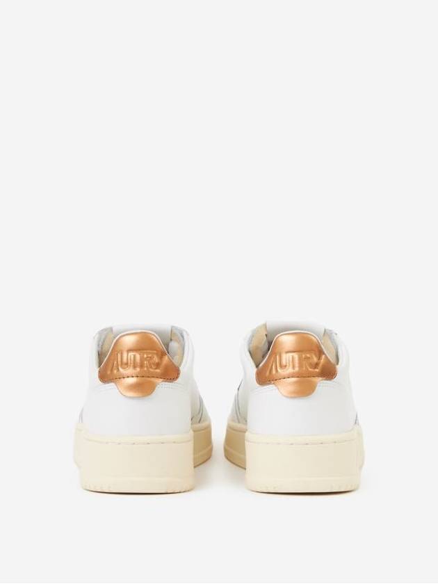 Women's Medalist Leather Low Top Sneakers White Bronze - AUTRY - BALAAN 5