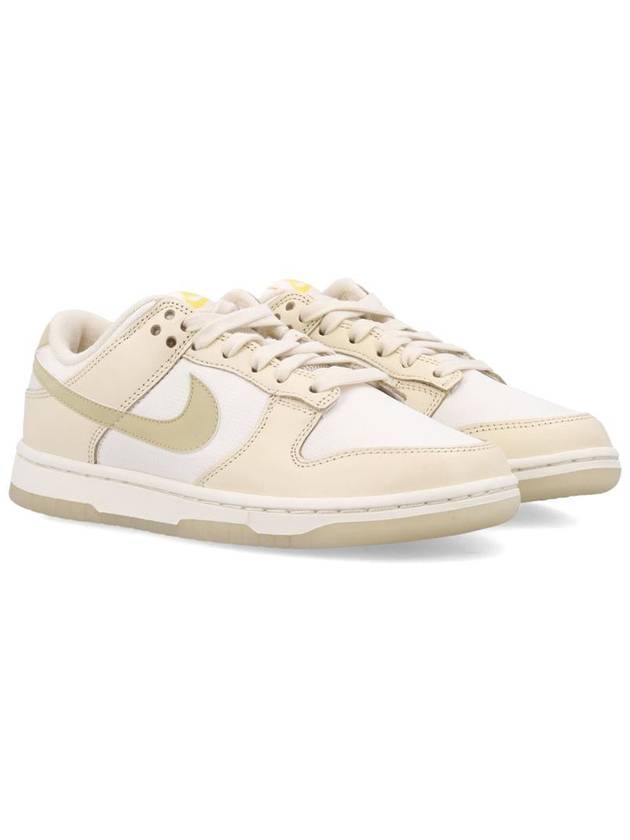 Dunk Low Low Top Sneakers Muslin Team Gold - NIKE - BALAAN 3