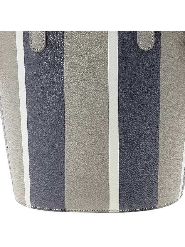 Women's Stripe Pebble Grain Bucket Bag Medium Grey - THOM BROWNE - BALAAN 8