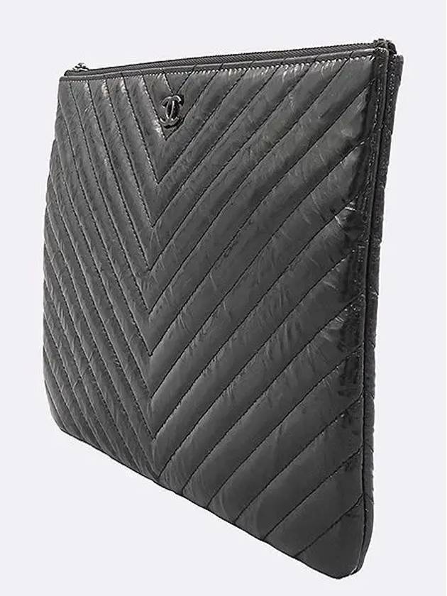 Black Patent Chevron Medium Clutch - CHANEL - BALAAN 3