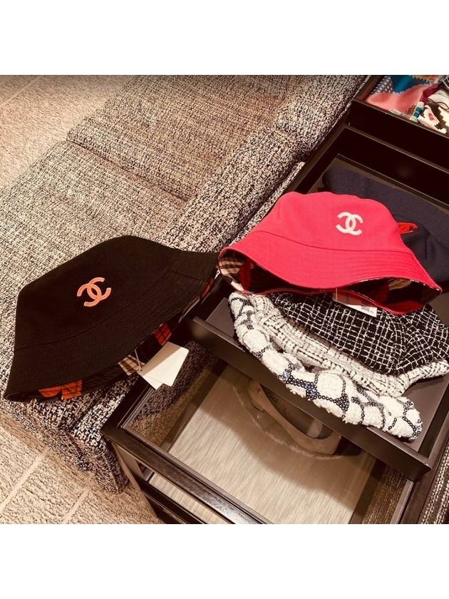 CC Logo Reversible Bucket Hat Black - CHANEL - BALAAN 4