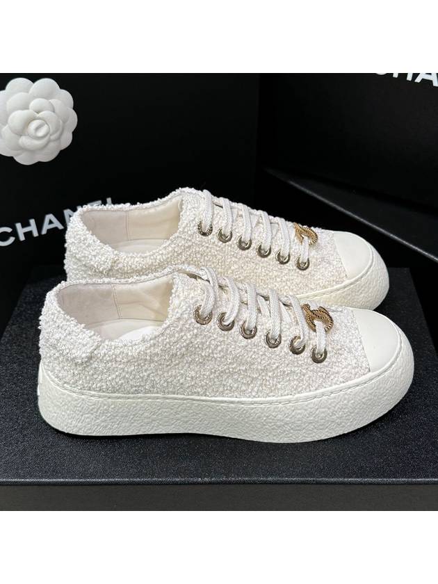 women sneakers tweed gold brooch ivory - CHANEL - BALAAN 1