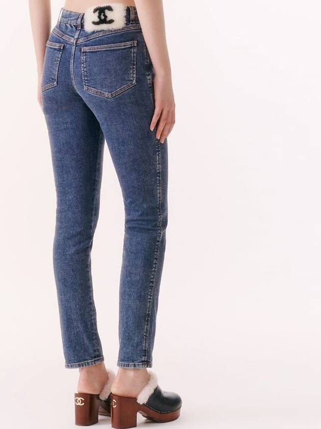 24C CC Logo Wool Patch Jeans Jean Blue P74543 - CHANEL - BALAAN 3