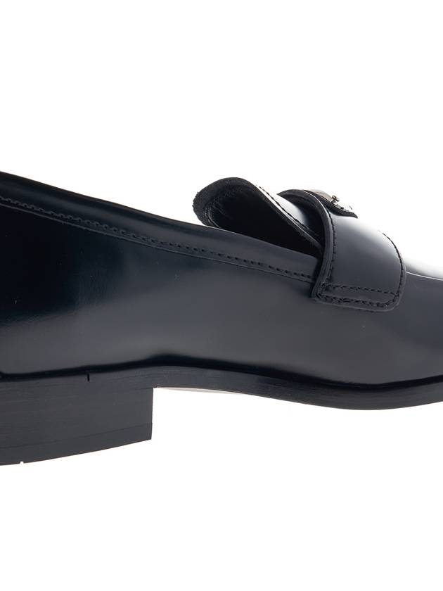 brushed triangle logo leather loafers black - PRADA - BALAAN.