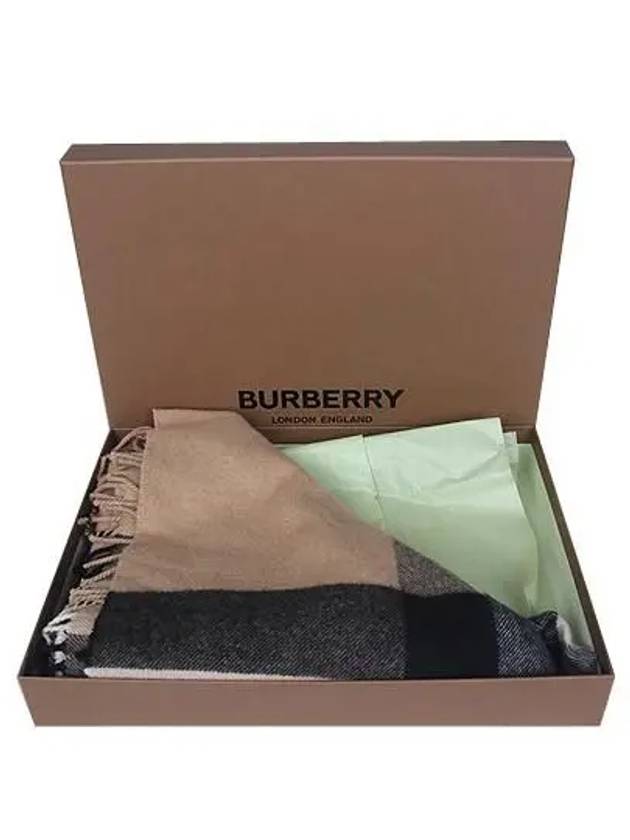 8024482 Muffler Fashion Accessories - BURBERRY - BALAAN 2