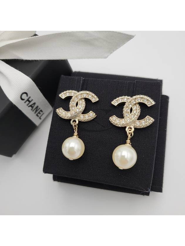 CC Metal Logo Pearl Earrings Gold - CHANEL - BALAAN 8