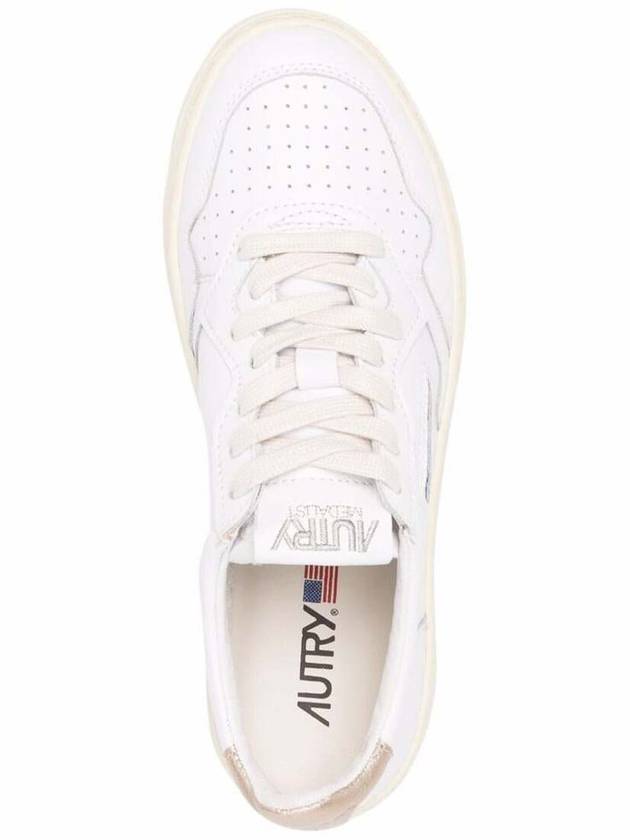 'Medalist' White Low Top Sneakers With Contrasting Heel Tab In Leather Woman - AUTRY - BALAAN 4