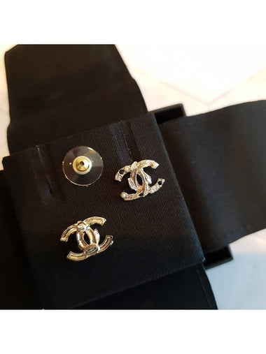 Pearl black crystal CC logo leaf earrings - CHANEL - BALAAN 1