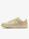 Dunk Low Low Top Sneakers Muslin Team Gold - NIKE - BALAAN 2