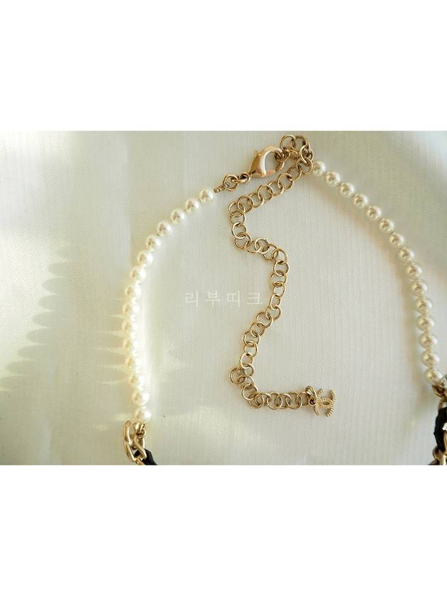 22S Champagne Gold Ribbon Metal Pearl Choker Necklace AB8496 - CHANEL - BALAAN 5