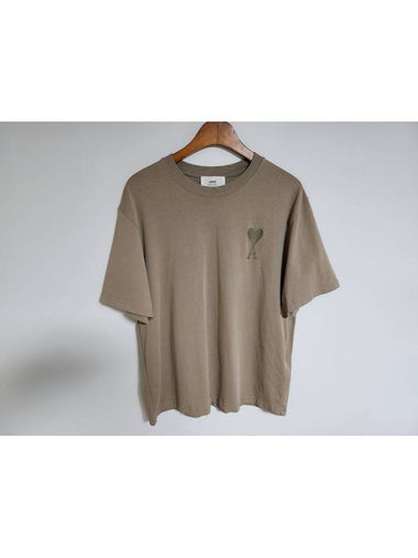 S Beige Big Heart Embroidered Short Sleeve T shirt UTS002 - AMI - BALAAN 1