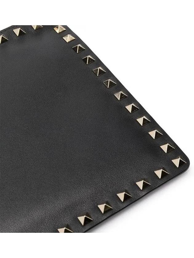 Rockstud Zipper Clutch Bag Black - VALENTINO - BALAAN.