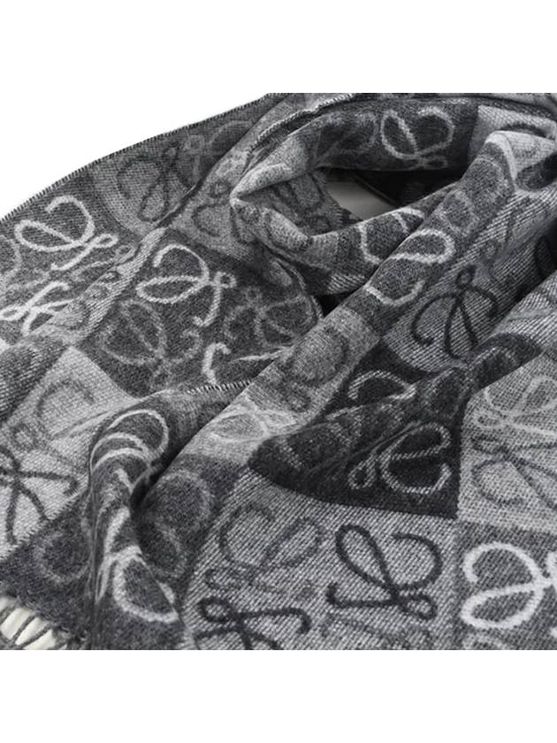 Anagram Checkerboard Wool Cashmere Muffler Black White - LOEWE - BALAAN.
