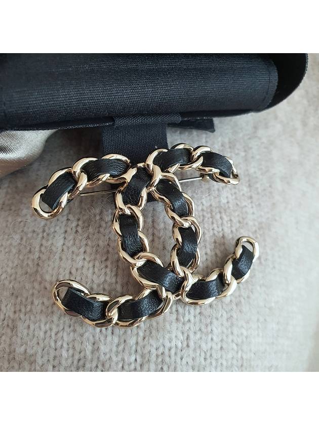 CC Logo Chain Metal Brooch Black - CHANEL - BALAAN.