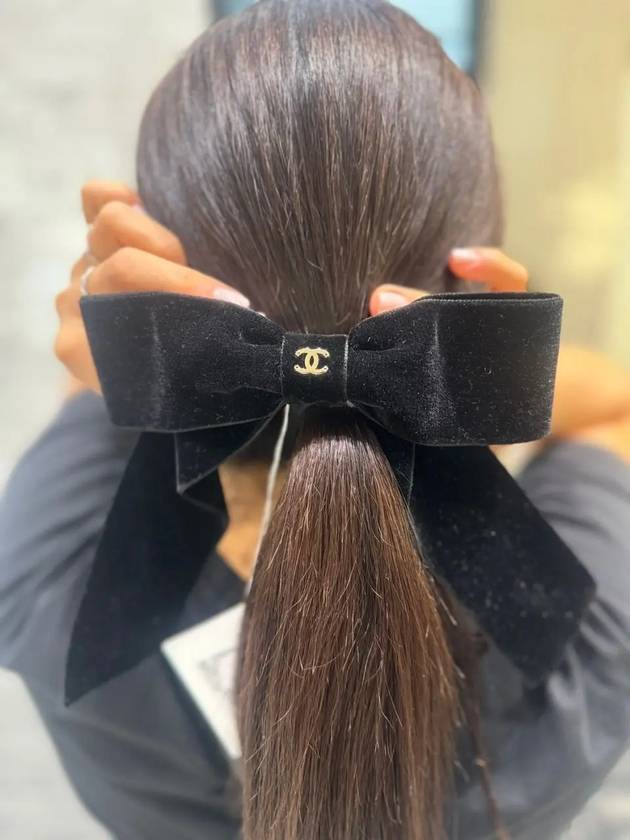 Women CC Logo Ribbon Velvet Hairpin Black - CHANEL - BALAAN 2