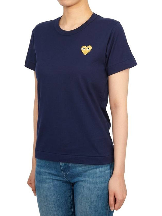 Comme des Gar ons Goldwappen Women s Short Sleeve T Shirt AZ T215 051 2 - COMME DES GARCONS PLAY - BALAAN 2