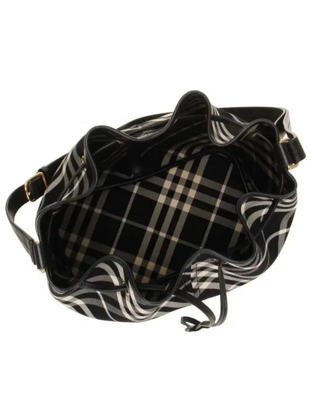 Checked medium bucket bag 8093871 - BURBERRY - BALAAN 5