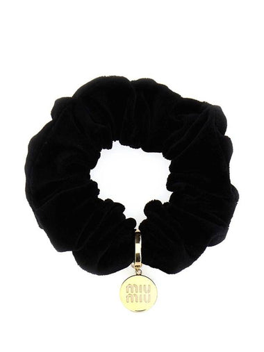 Medal Logo Velvet Scrunchie Black - MIU MIU - BALAAN 1