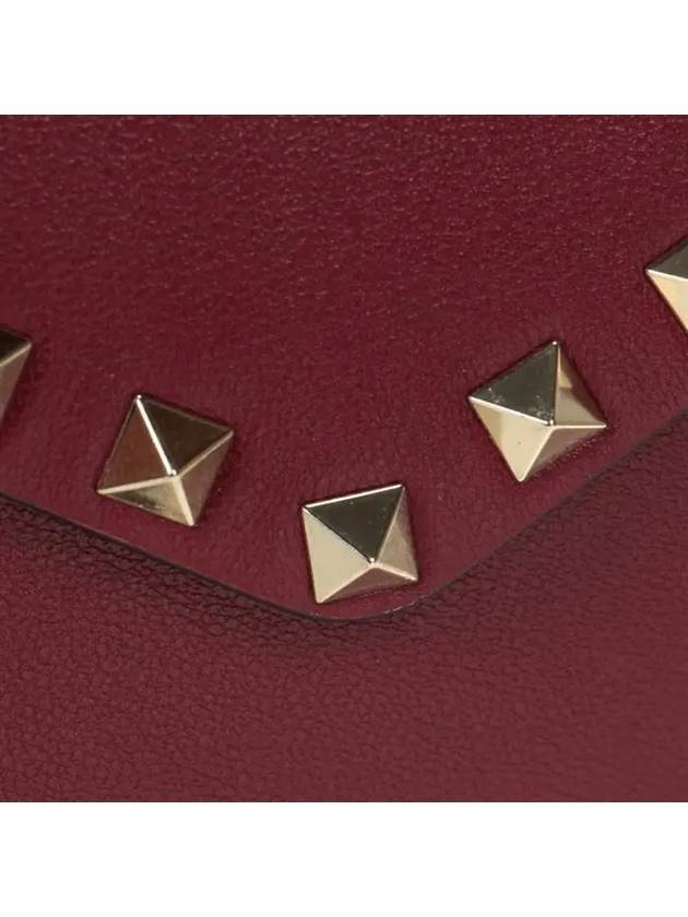 Rockstud Envelope Clutch Bag Cerise - VALENTINO - BALAAN 10