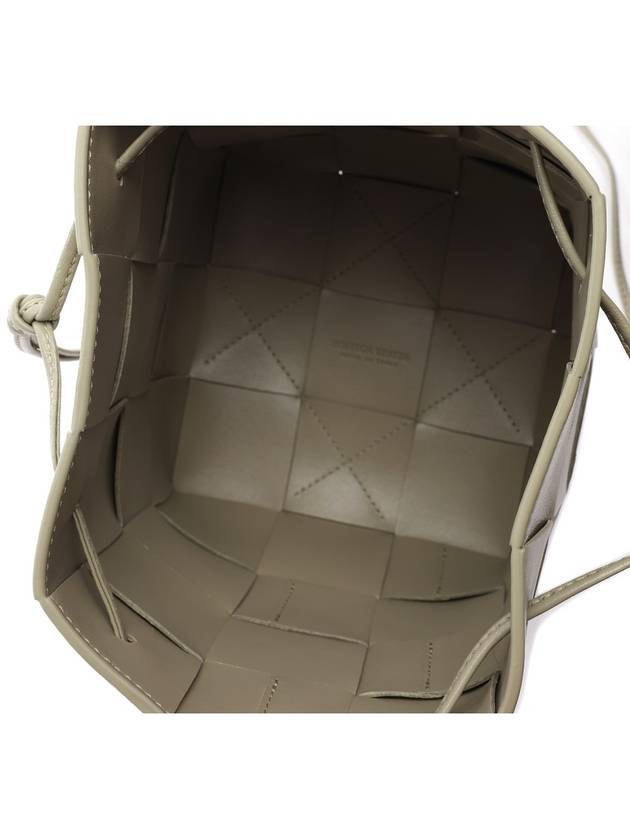 Intrecciato Cassette Small Bucket Bag Travertine - BOTTEGA VENETA - BALAAN 7